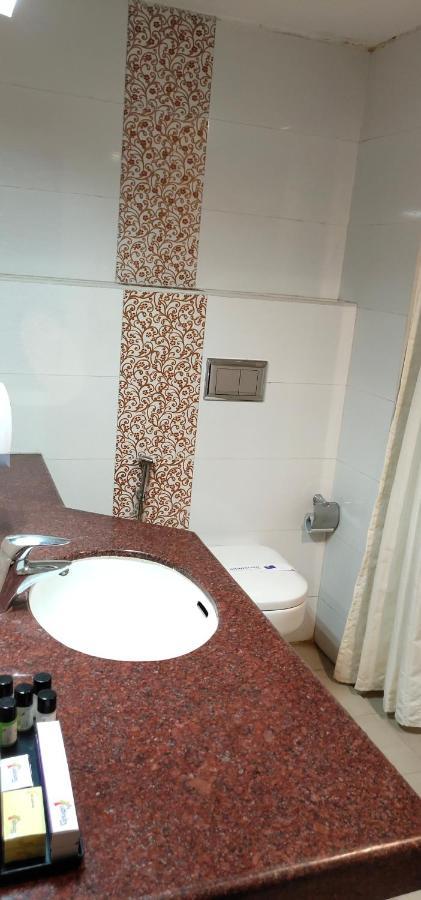 Hotel Saptagiri Hyderabad Exterior foto